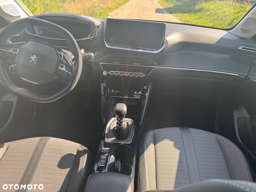 Peugeot 208 - 26