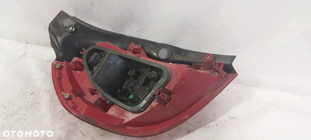 .  TYL TYLNA LAMPA PRAWA RENAULT CLIO 3 HB - 7
