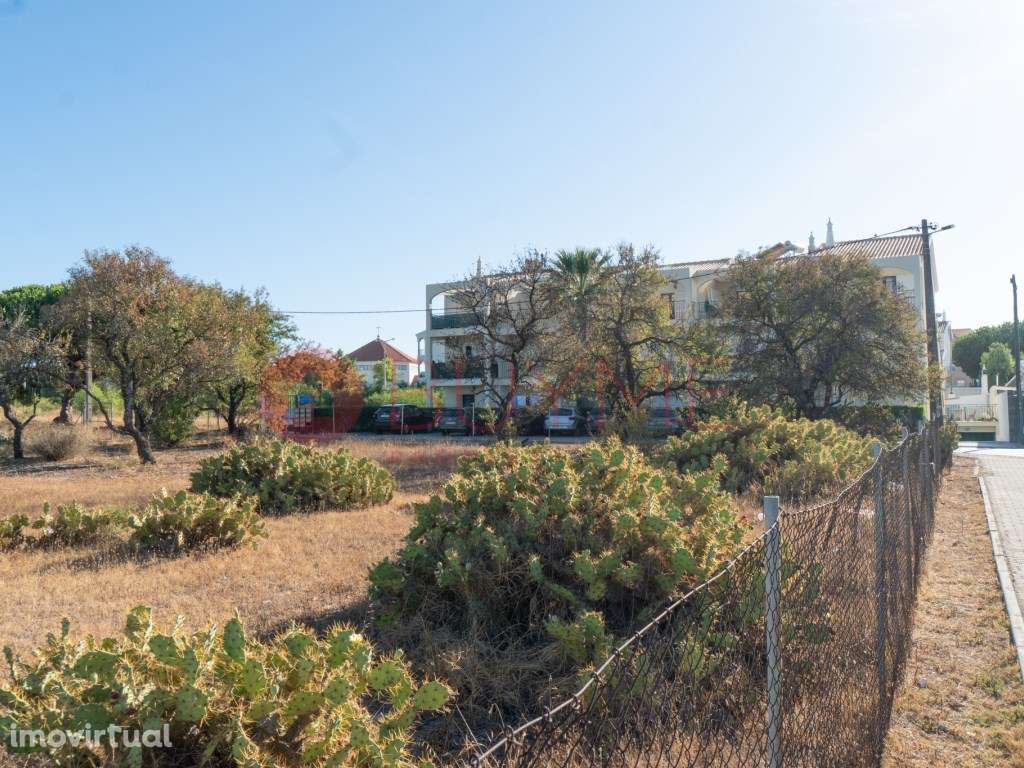 Lote de Terreno Multifuncional em Quarteira - Oportunidade Única pa... - Grande imagem: 3/12