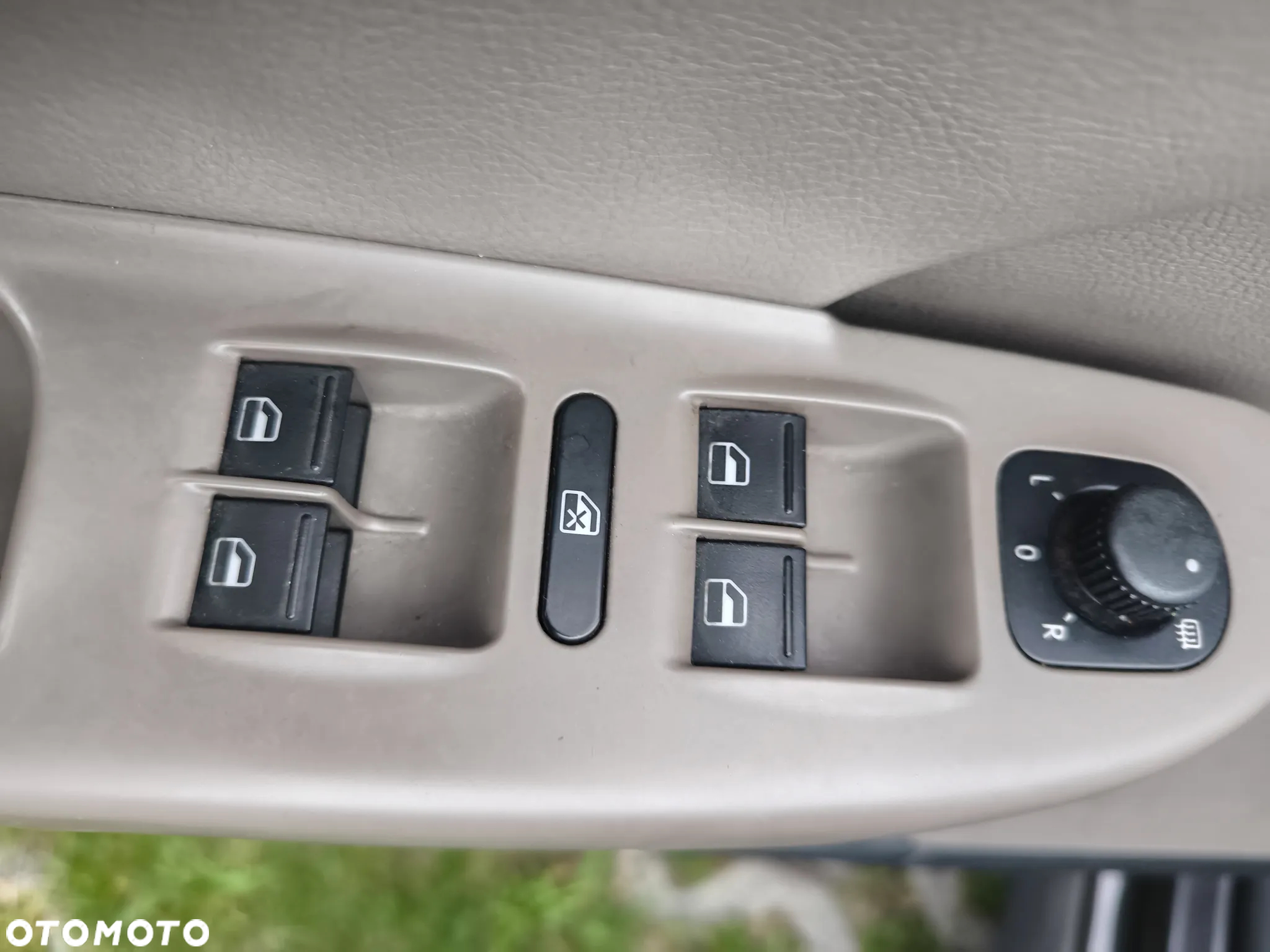 Volkswagen Passat 1.9 TDI Highline - 6