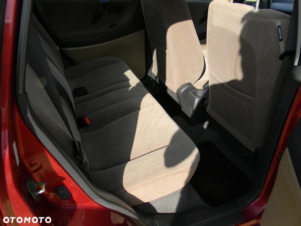 Suzuki Liana 1.6 - 14