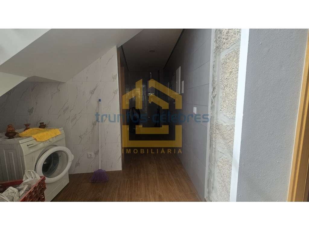 Moradia T3 Totalmente Renovada para Arrendamento - Parada, Vila do ... - Grande imagem: 5/18