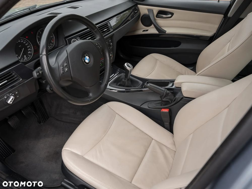 BMW Seria 3 318i Edition Exclusive - 28