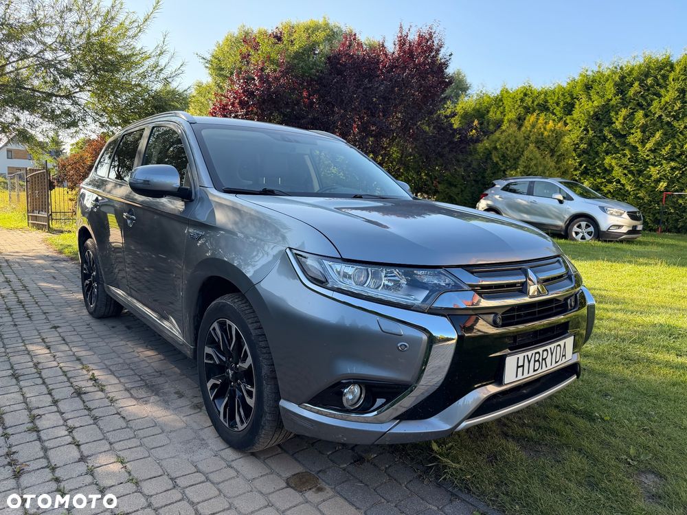 Mitsubishi Outlander Intense + - 24