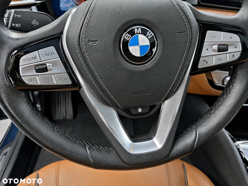 BMW Seria 5 540d xDrive mHEV - 17