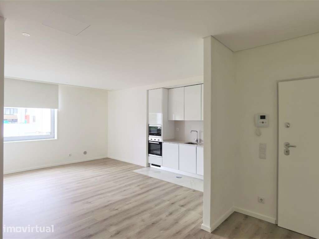 Apartamento semi-novoT1 no Centro da Feira para Arrendamento! - Grande imagem: 4/12