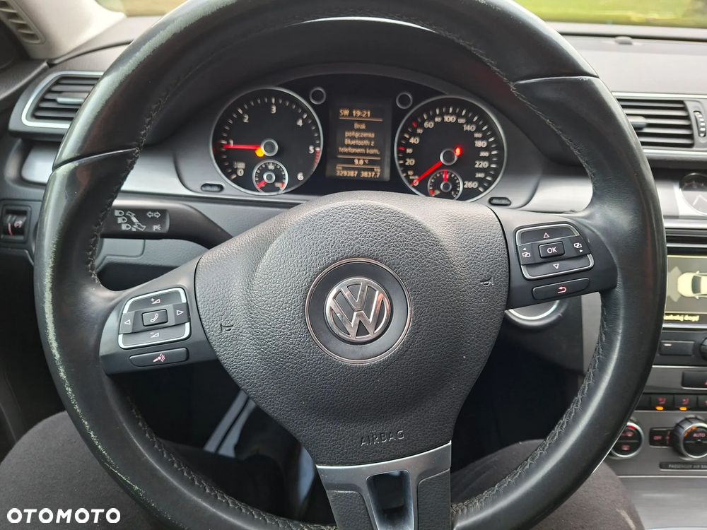 Volkswagen Passat 2.0 TDI Comfortline - 11