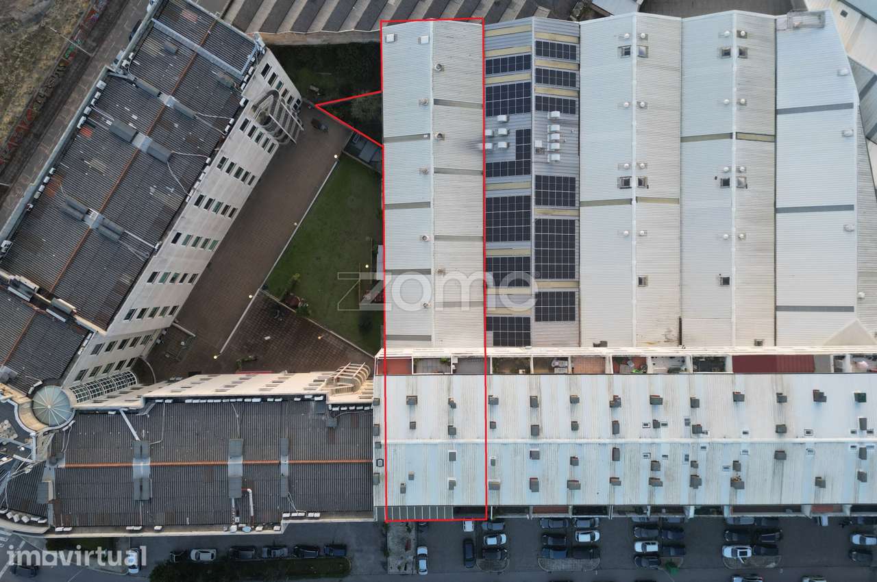 Armazém industrial, localizado em Matosinhos. - Grande imagem: 4/36