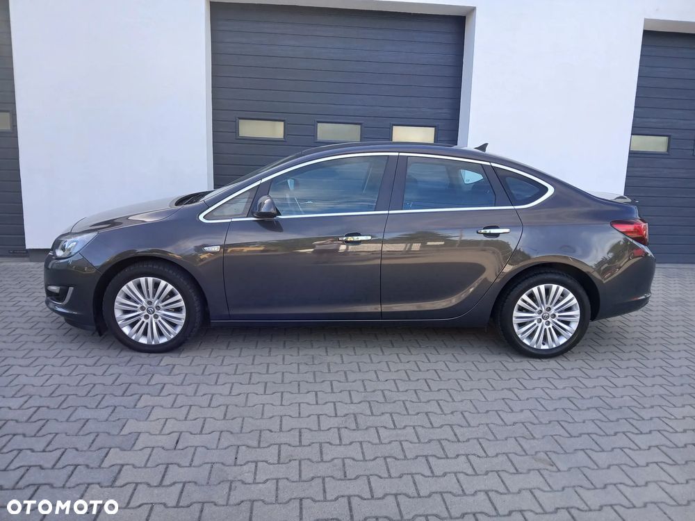 Opel Astra 1.4 T Executive EU6 - 21