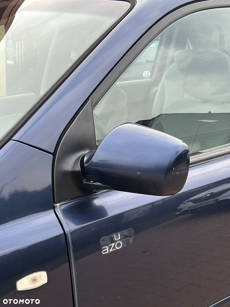 Kia Carnival - 16