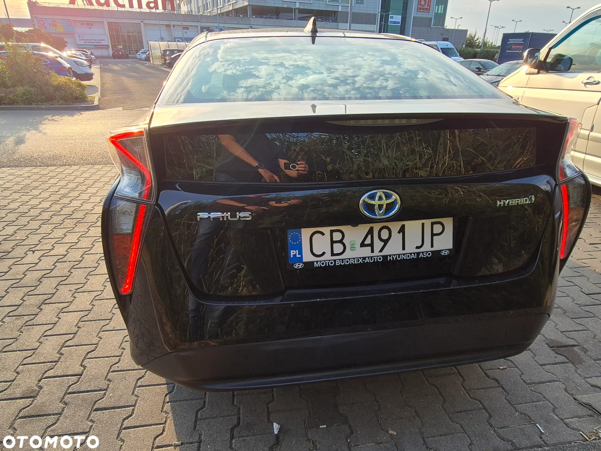 Toyota Prius (Hybrid) - 5
