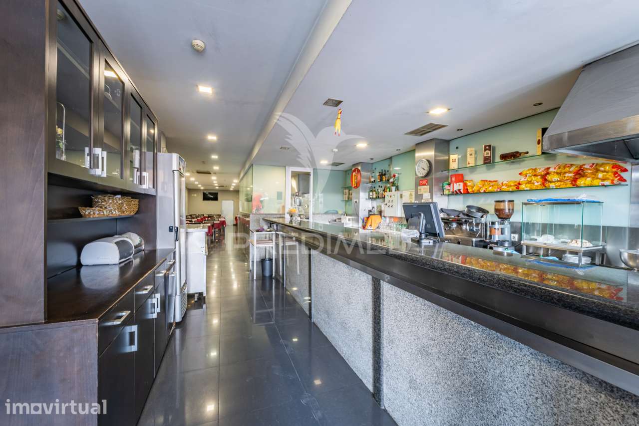 Restaurante 20 anos • 120 lugares • Renda 820€ • Junto à Ponte D. Luís - Grande imagem: 3/19