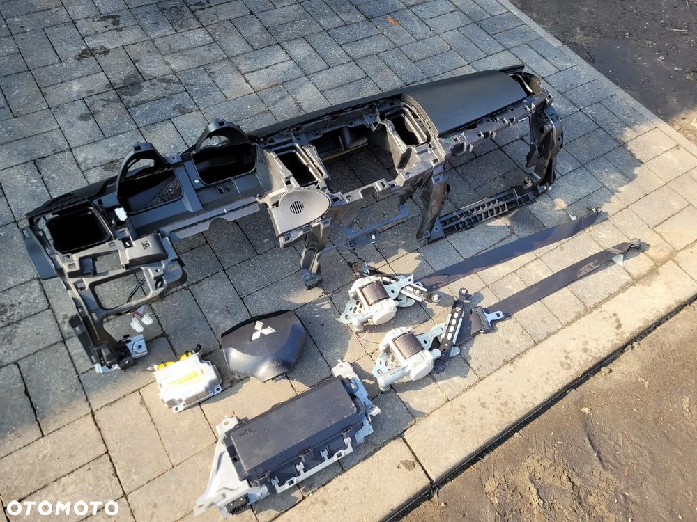 Mitsubishi Lancer VIII 09r 1.8 143KM Deska poduszki powietrzne pasy europa - 2