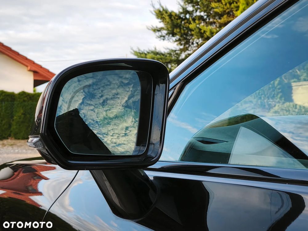Volvo V60 D3 R-Design - 28