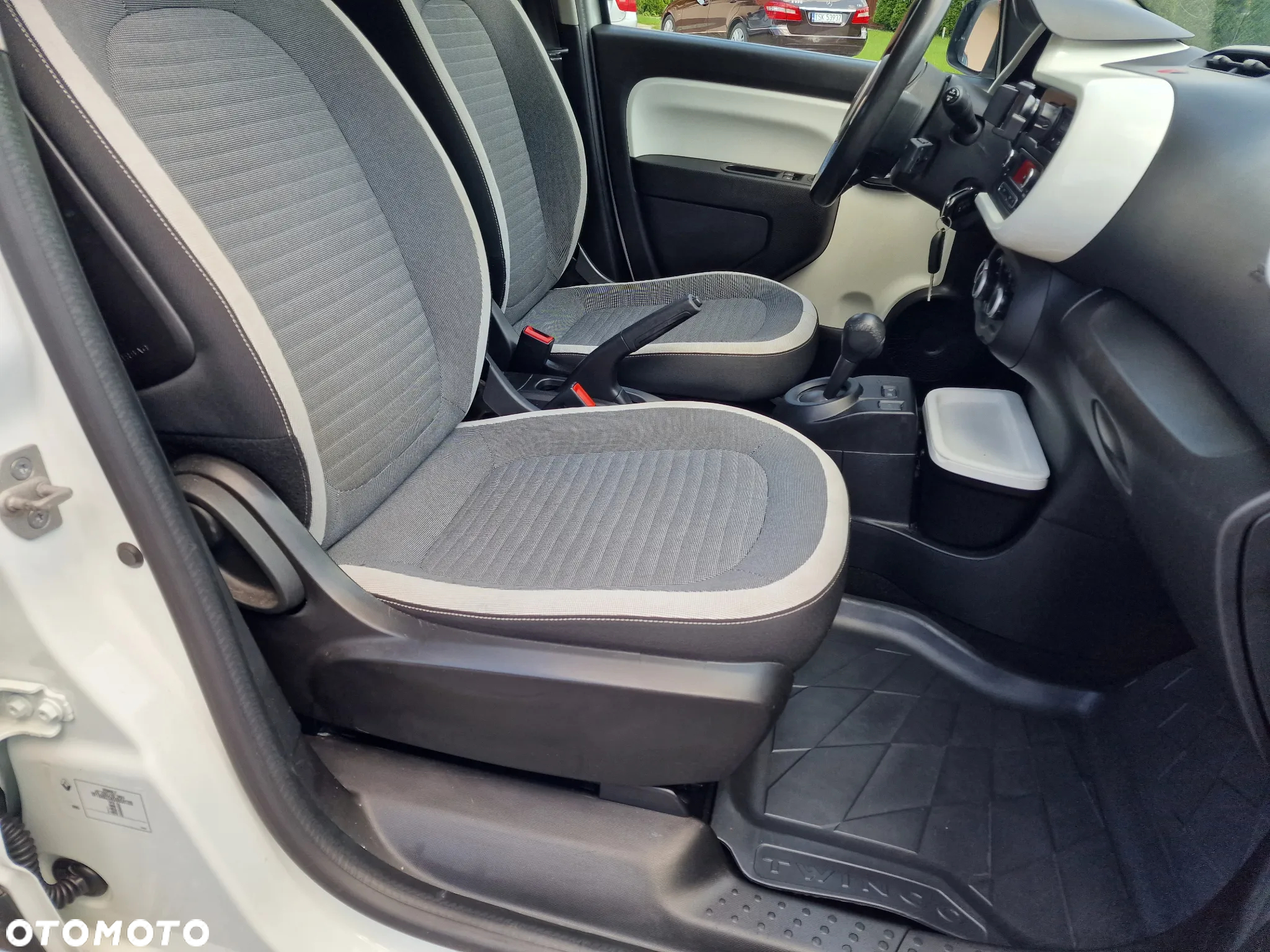 Renault Twingo ENERGY TCe 90 EDC Cosmic - 13