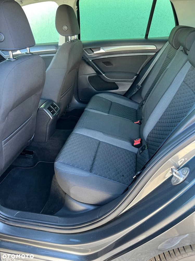 Volkswagen Golf - 11