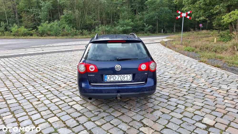 Volkswagen Passat 1.6 FSI Trendline - 4