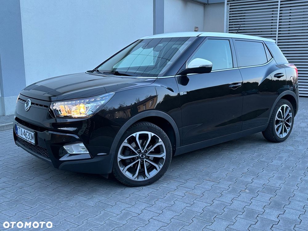 SsangYong/KGM Tivoli e-XGi 160 2WD Black+White - 1