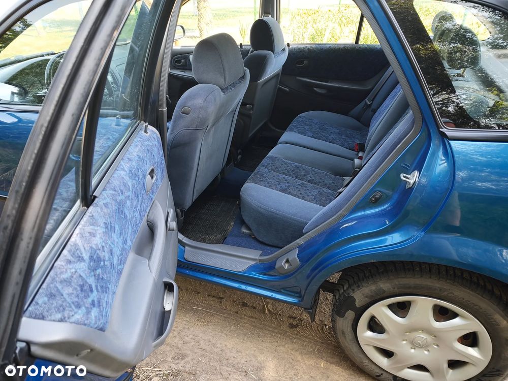 Mazda 323F - 7