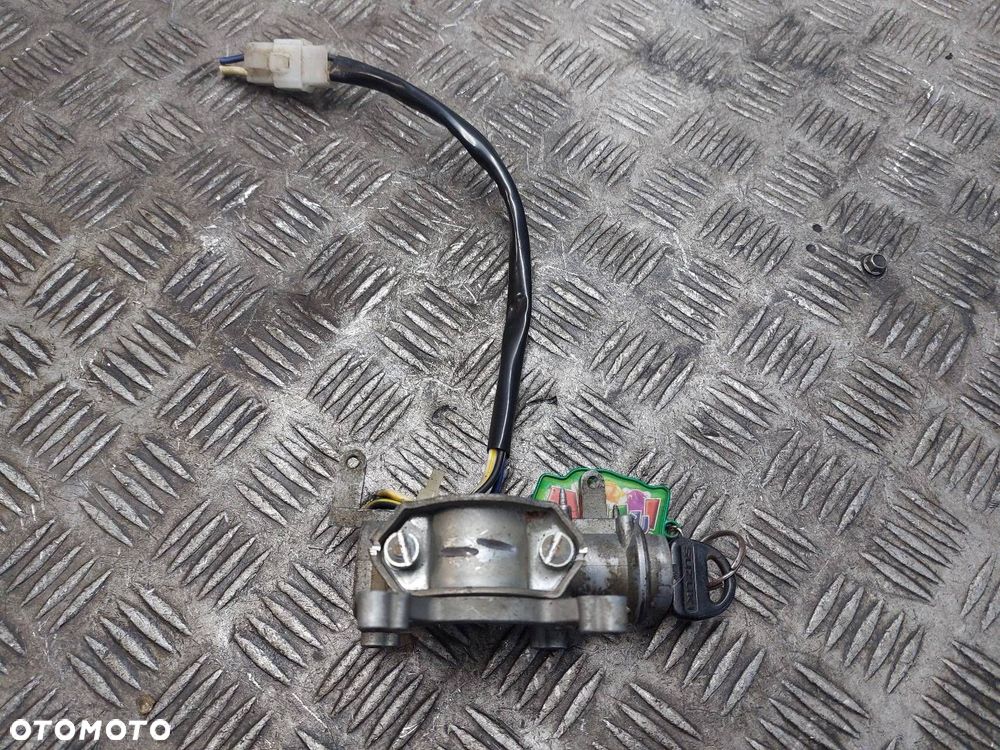 STACYJKA Z KLUCZYKIEM MARUTI 800 800 - 1