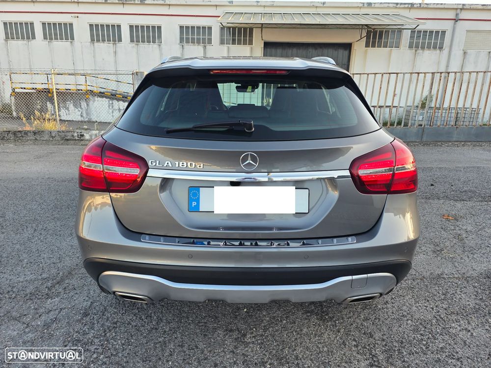 Mercedes-Benz GLA 180 d Urban - 12