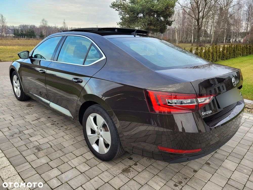 Skoda Superb 2.0 TDI Premium Edition - 9