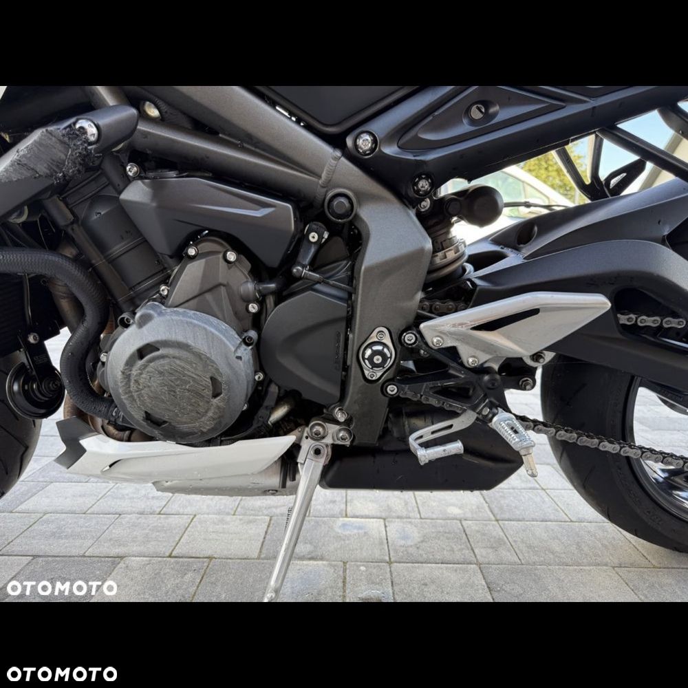 Triumph Street Triple - 10