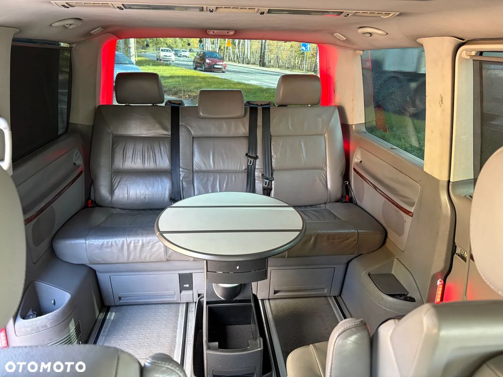Volkswagen Multivan - 10