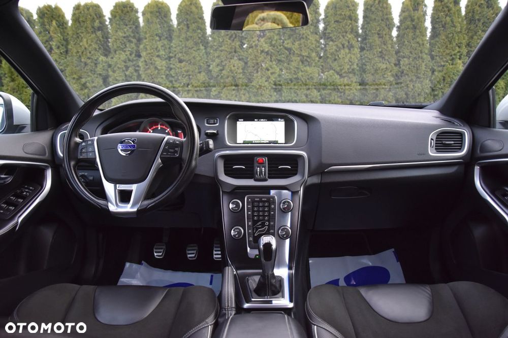 Volvo V40 D2 Drive-E R-Design Momentum - 9