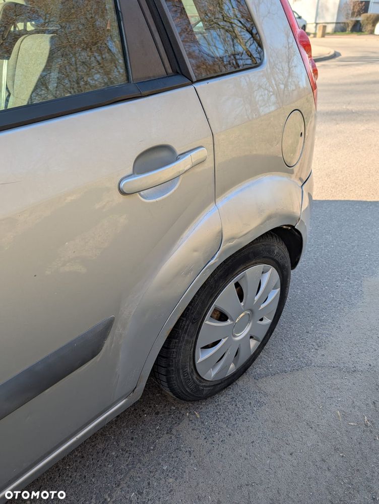 Ford Fiesta 1.4 Ghia - 14