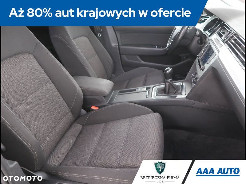 Volkswagen Passat - 10