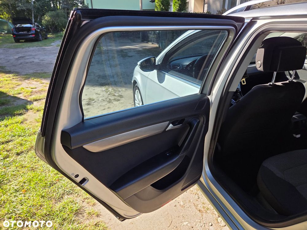 Volkswagen Passat 2.0 TDI Comfortline - 27