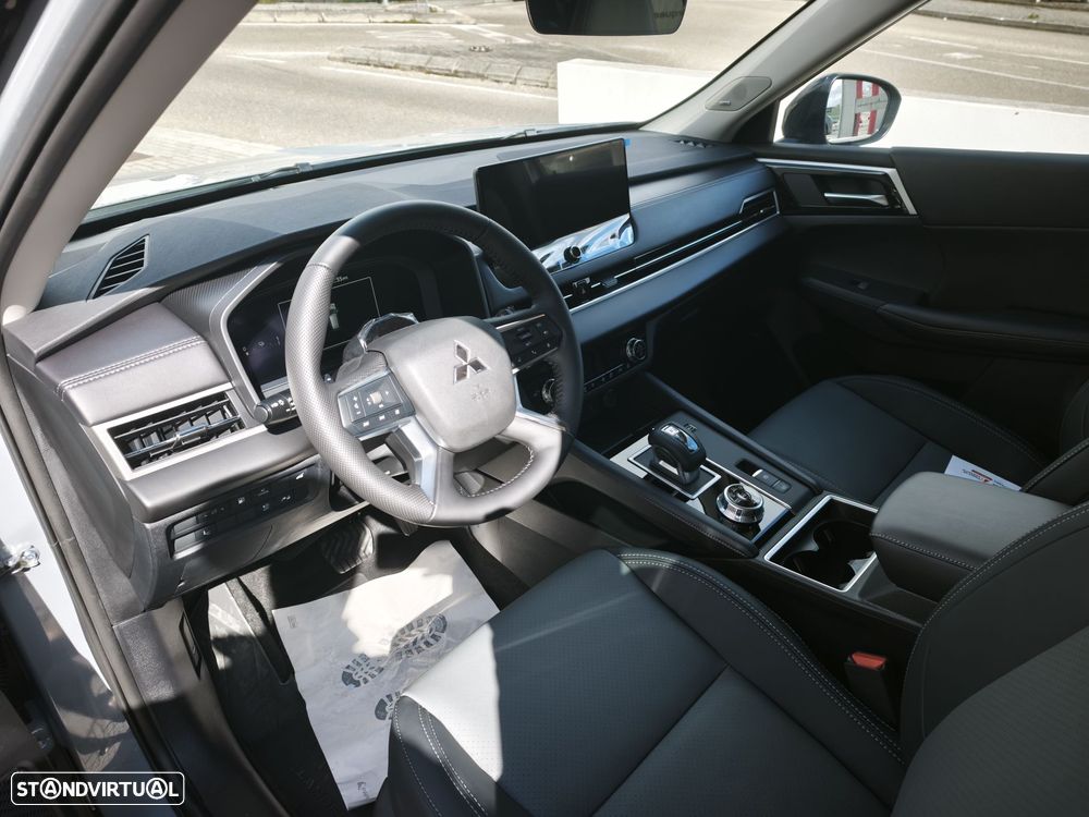 Mitsubishi Outlander - 6