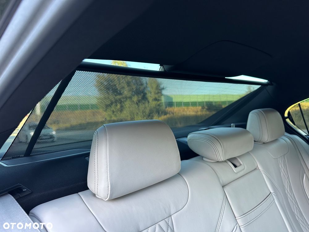 BMW Seria 5 M550i xDrive sport - 31