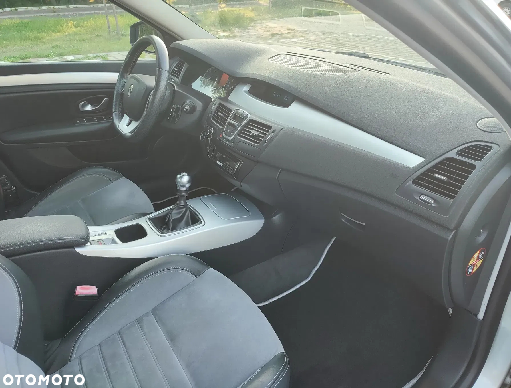 Renault Laguna Grandtour dCi 180 FAP GT - 24