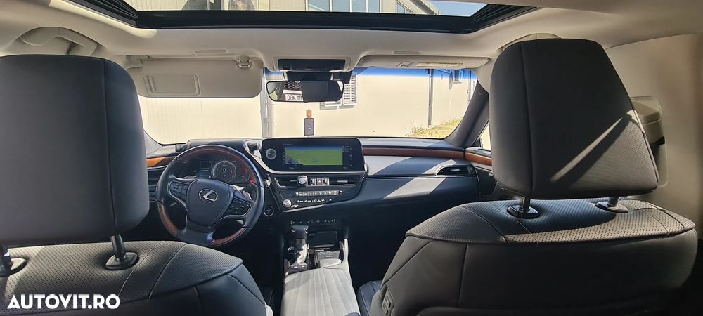 Lexus Seria ES 300h 2.5 TNGA HV 25H- 4X2 CVT Luxury - 6