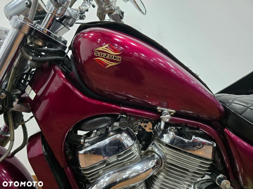 Suzuki Intruder - 12