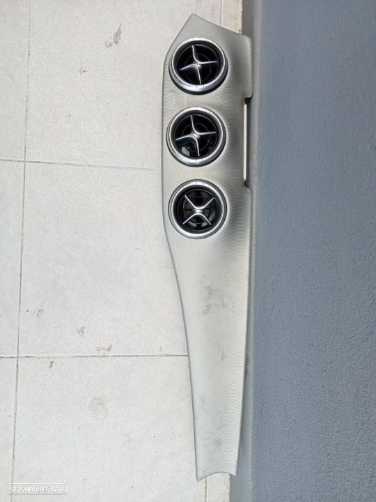 Grelha sofagem central Mercedes W176 - 1