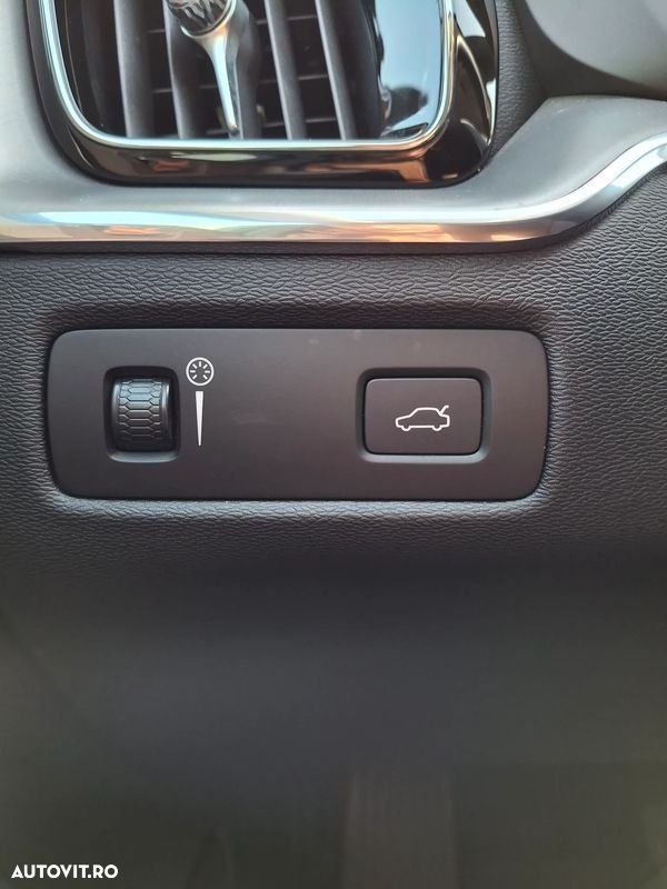 VOLVO XC60 2021 — imagine 39