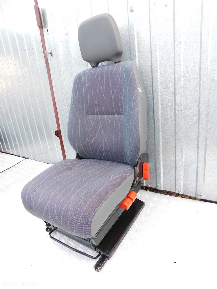 Mercedes Sprinter VW LT fotel kierowcy siedzenie siedzisko ŁADNY