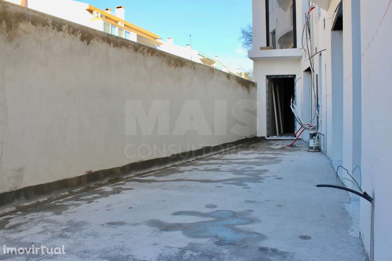 T3 de Luxo com Varanda Privativa de 32 m² + Garagem | Lourinhã - Grande imagem: 2/14