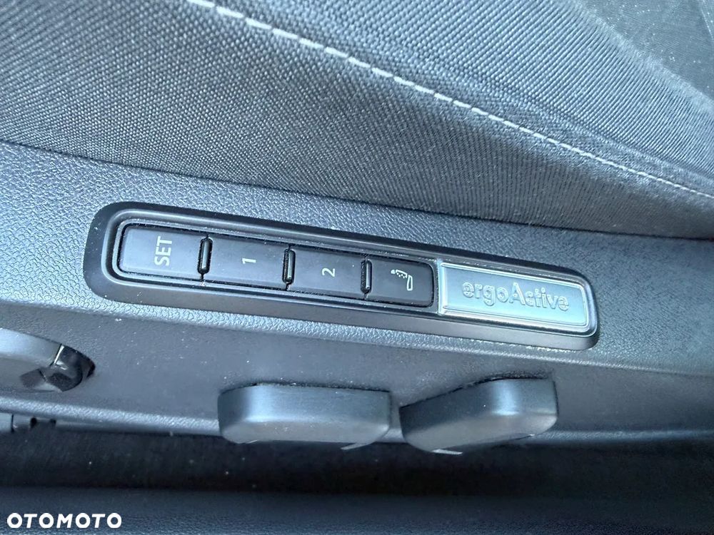Volkswagen Golf 1.5 TSI EVO Style - 16