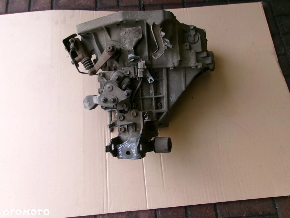 SKRZYNIA BIEGÓW TOYOTA YARIS II 1.0 B  05-11 - 1