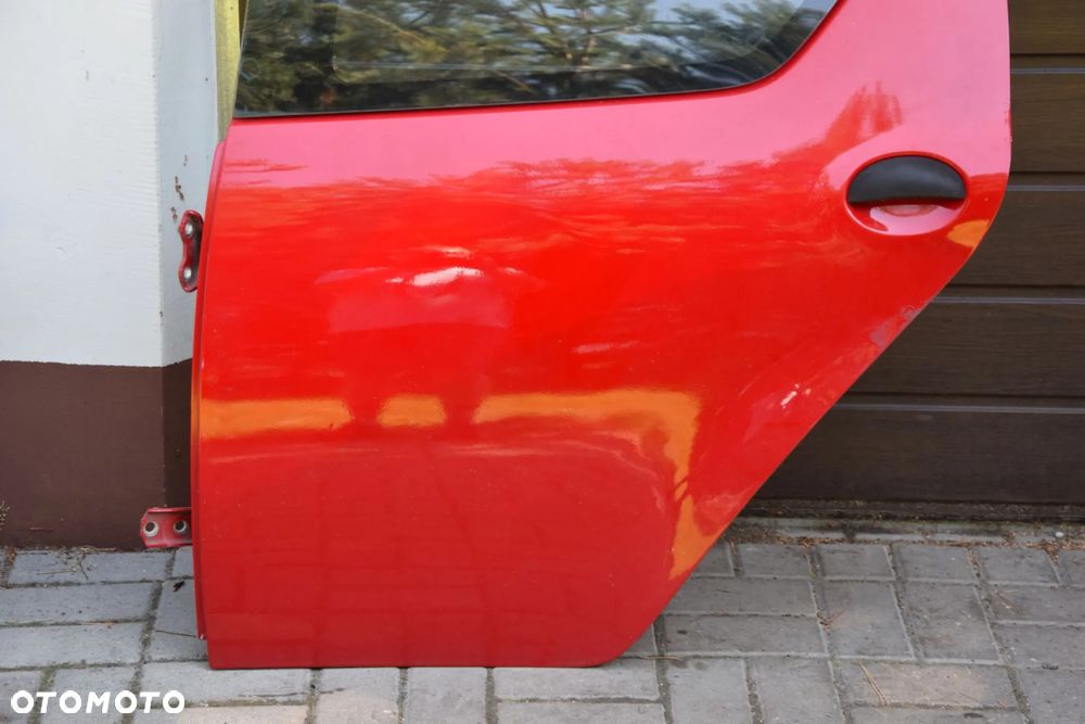 Toyota Aygo I 05-14 5D Drzwi lewy tył czerwone 3P0 kompletne igła - 3