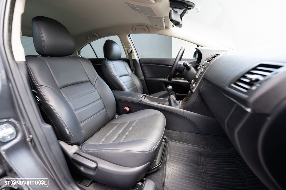 Toyota Avensis SD 2.0 D-4D Exclusive +Navi - 4