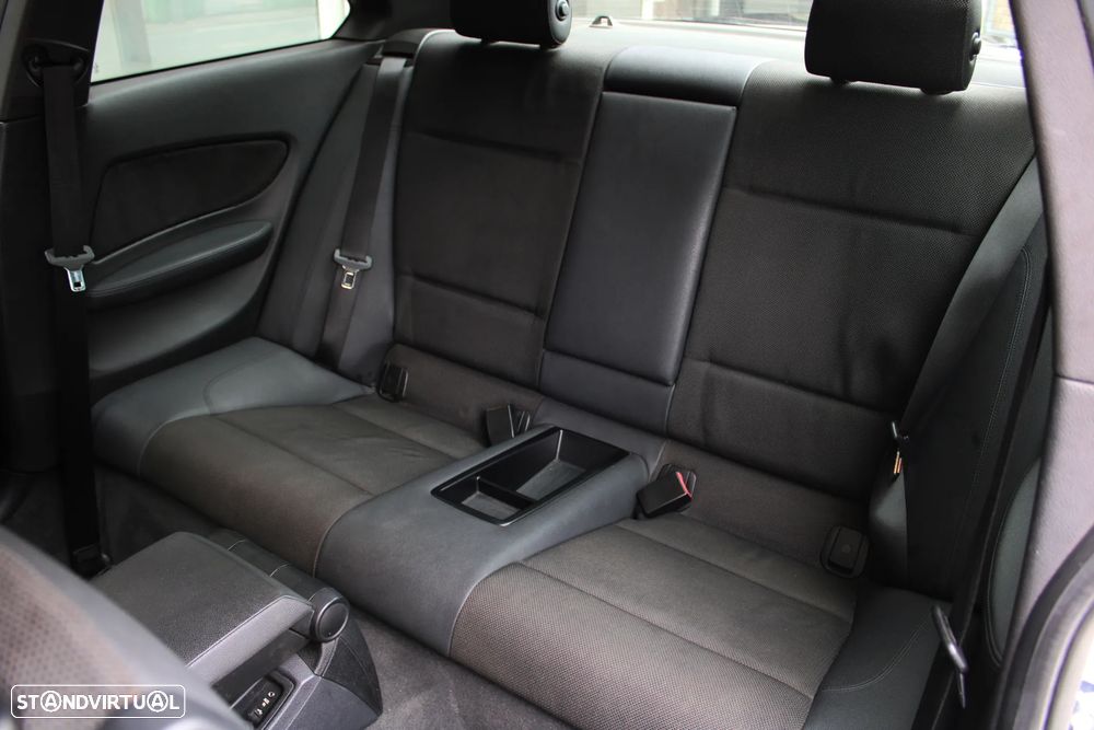 BMW 123 d Limited Edition Lifestyle c/ M Sport Pack - 25