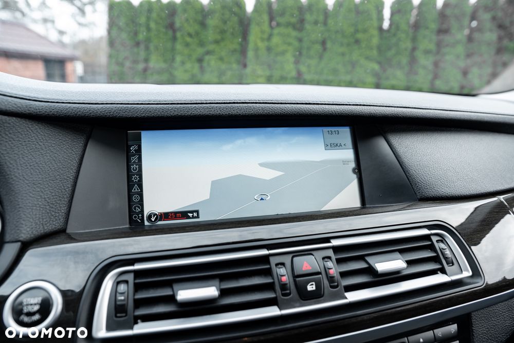 BMW Seria 7 750i xDrive - 33