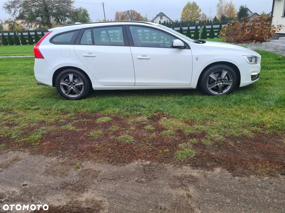 Volvo V60 2017 photo 2