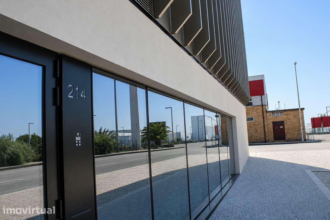 Loja / Showroom Nova com 70 m² na Zona Industrial da Maia - Grande imagem: 2/12