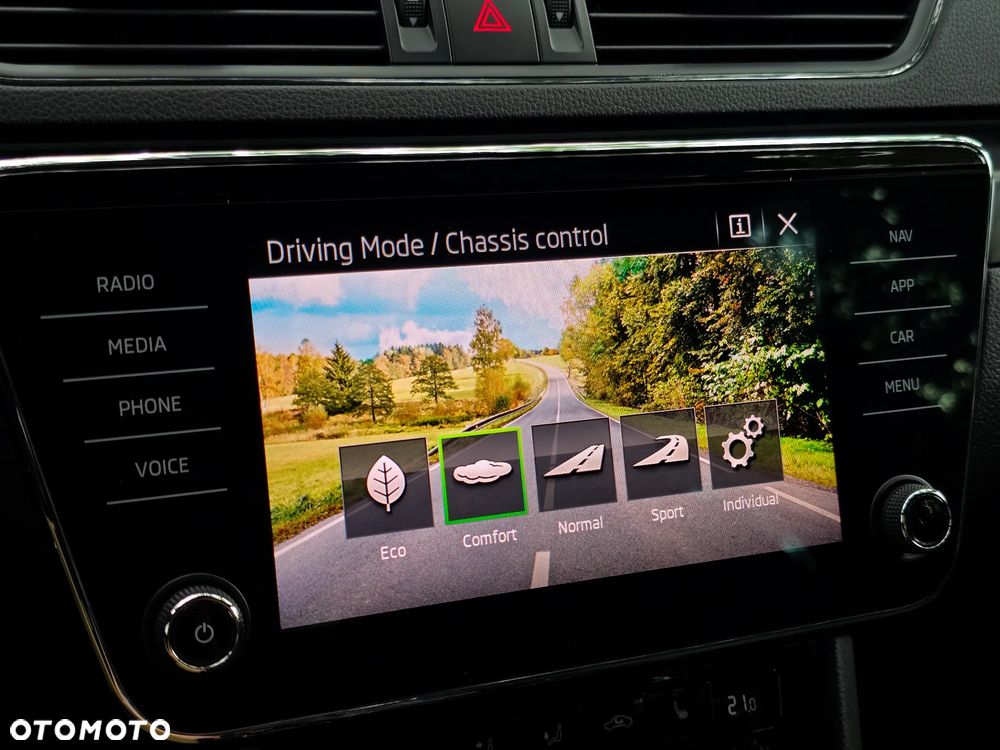 Skoda Superb 2.0 TDI SCR Sportline DSG - 23